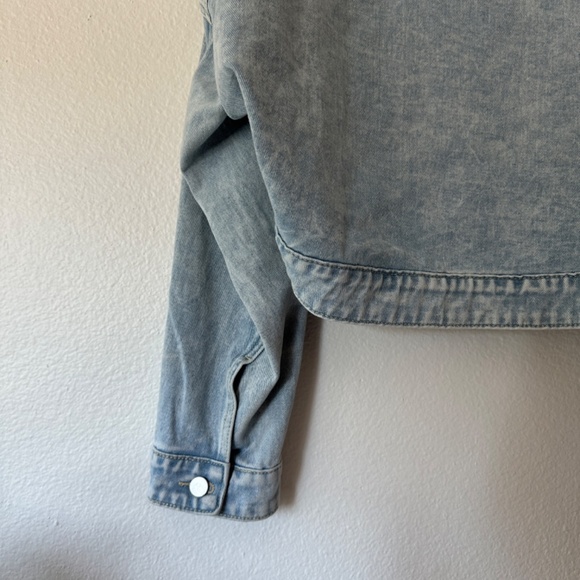 DAZY Cropped Denim Jacket with Light Wash - Size L - Picture 8 of 10